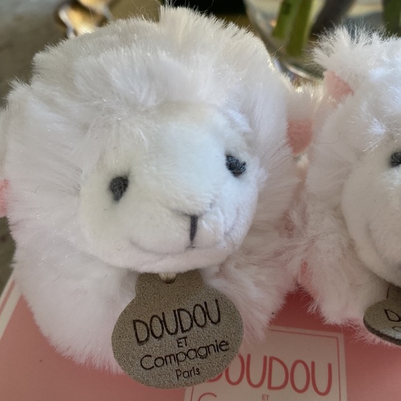 Doudou et Compagnie Paris Lamb Plush Slippers 6-12 months - Picture 2 of 8